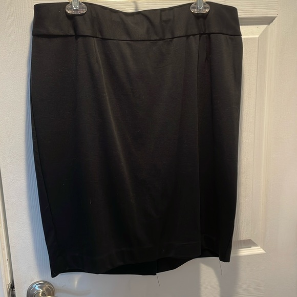 Back skirt - Picture 1 of 2